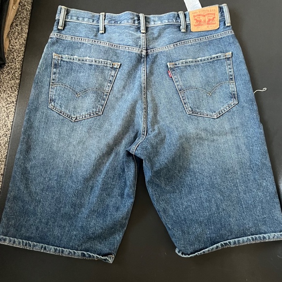 Levi shorts - Picture 2 of 2